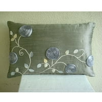 Dekorativna srebrna jastučnica za donji dio leđa veličine 12 18 izvezena svilenim šljokicama i teksturiranim duguljastim