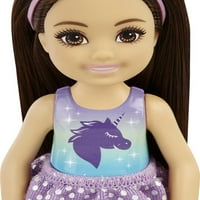 Mala lutka Barbie Chelsea s dugom crnom kosom i smeđim očima u odvojivoj haljini i cipelama
