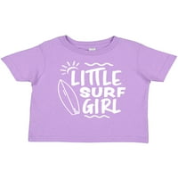 Preslatka mala surferica s poklon daskom za surfanje, majica za djevojčice
